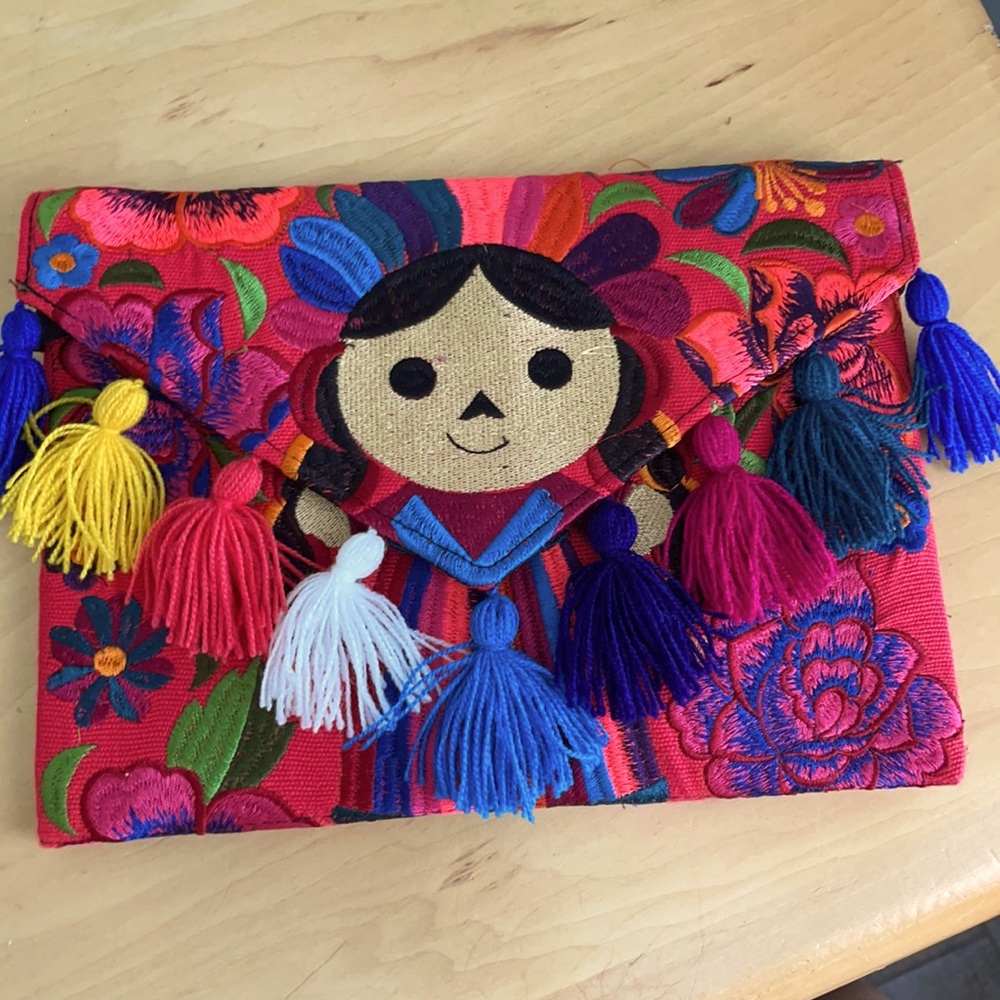 EMBROIDERED MUNECA CROSSBODY/CLUTCH